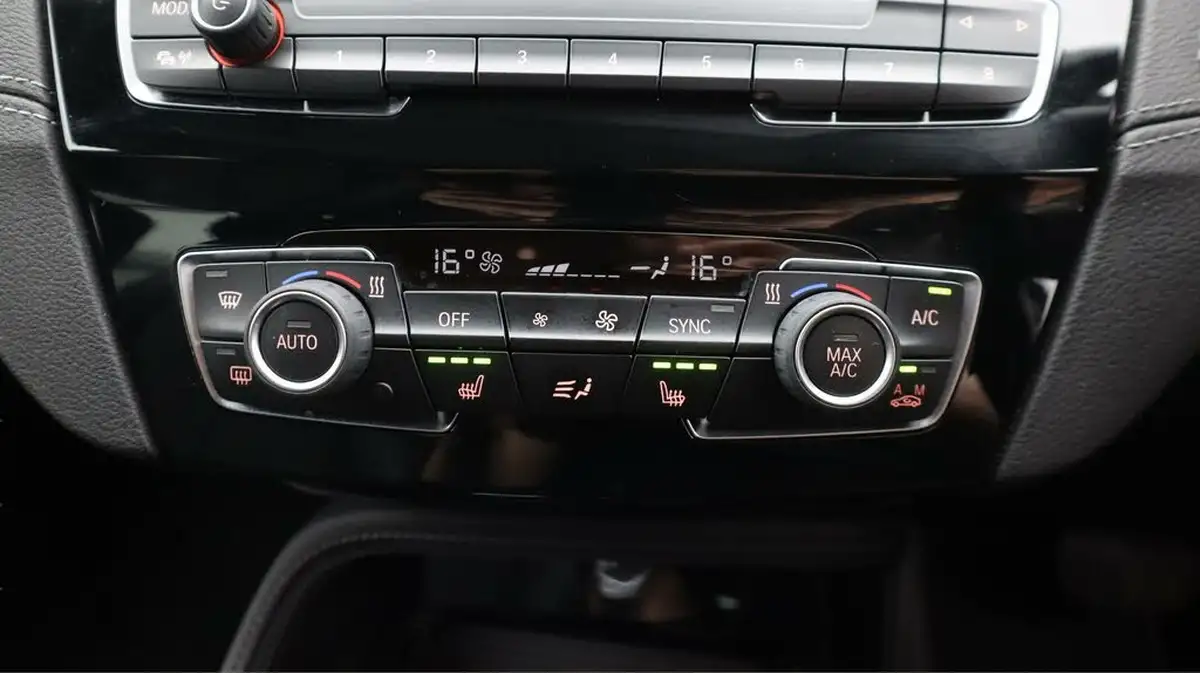 2022-bmw-x1-20-xdrive20i-xline-big-12