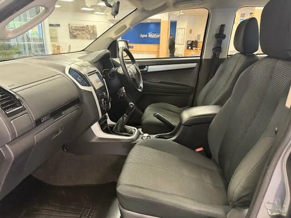 2019-isuzu-d-max-19td-yukon-double-pick-up-big-15