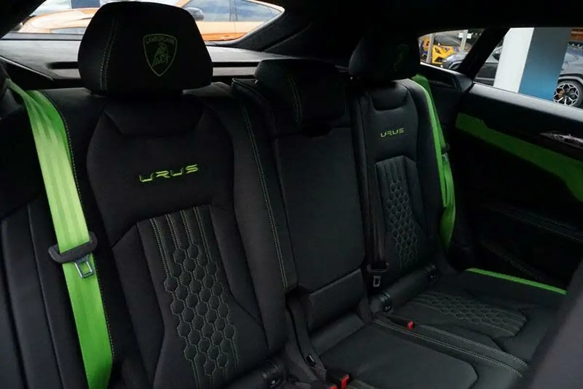 2023-lamborghini-urus-40-no-trim-big-16
