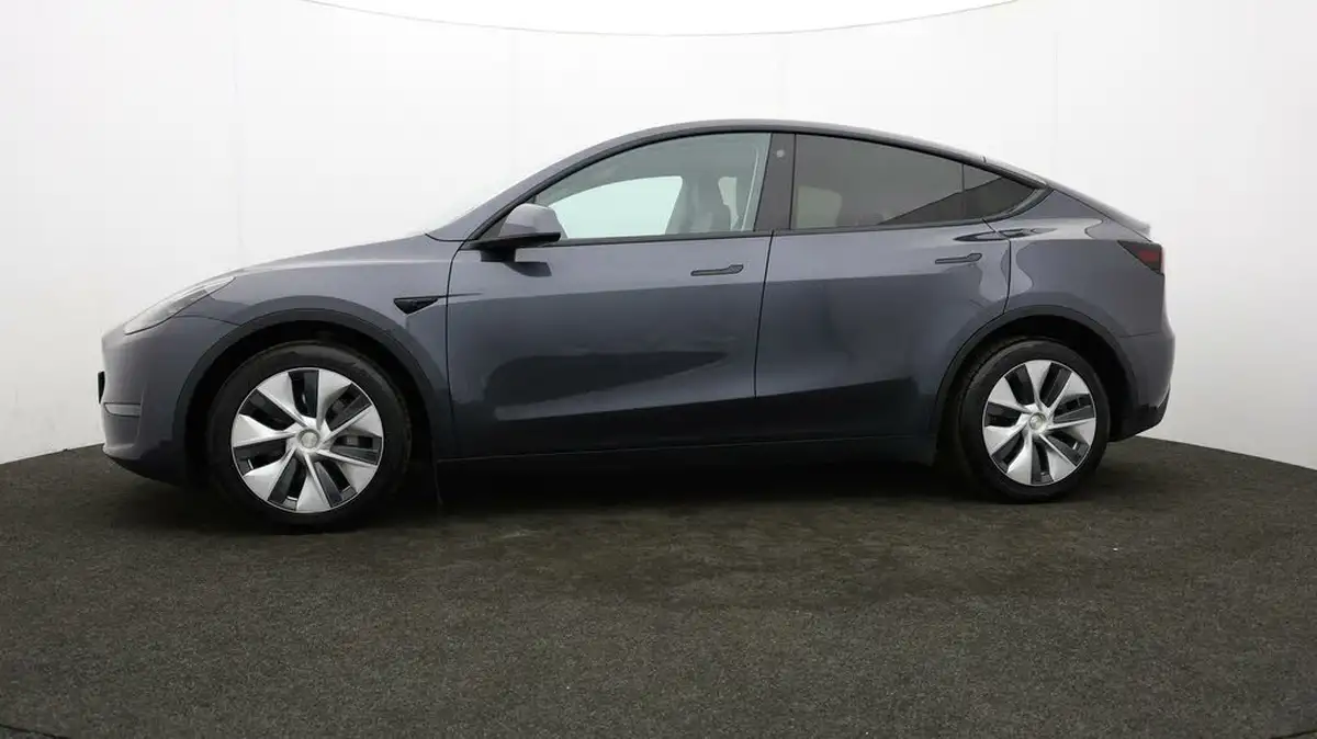 2022-tesla-model-y-e-long-range-big-61