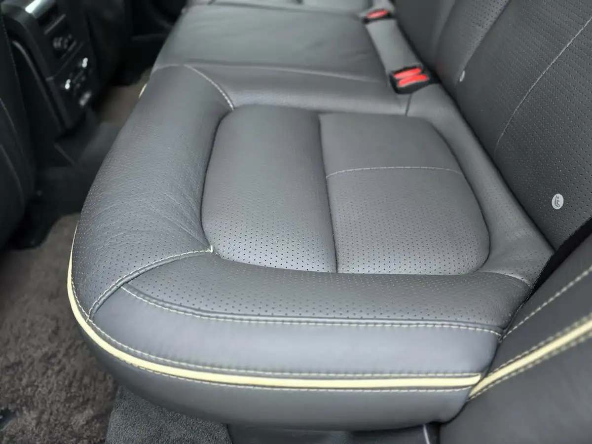 2011-volvo-xc70-30-t6-se-big-36