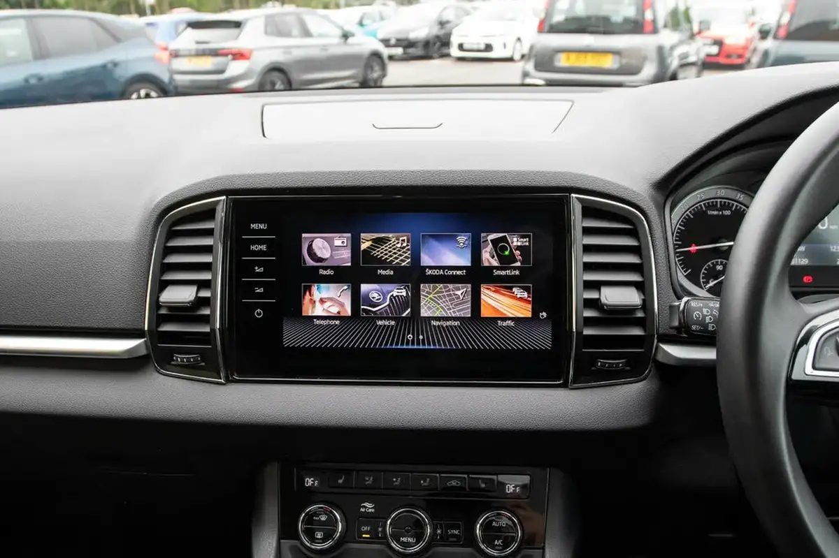 2019-skoda-karoq-20tdi-edition-150ps-4x4-big-21