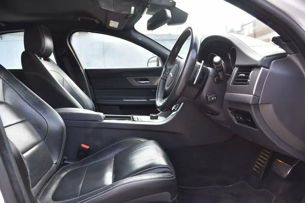 2018-jaguar-xf-30td-saloon-4d-big-14