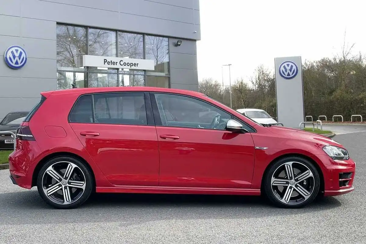 2016-volkswagen-golf-20-tsi-r-4motion-bmt-ss-hatchback-5d-dsg-big-3