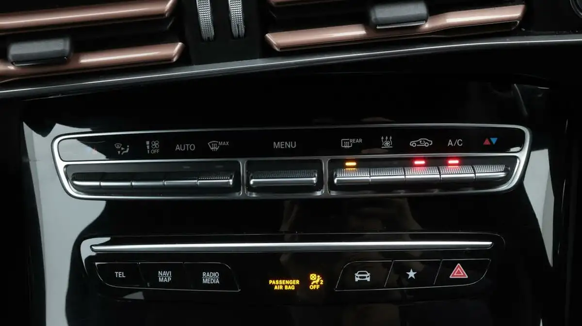 2022-mercedes-benz-eqc-e-eqc-400-amg-line-big-12