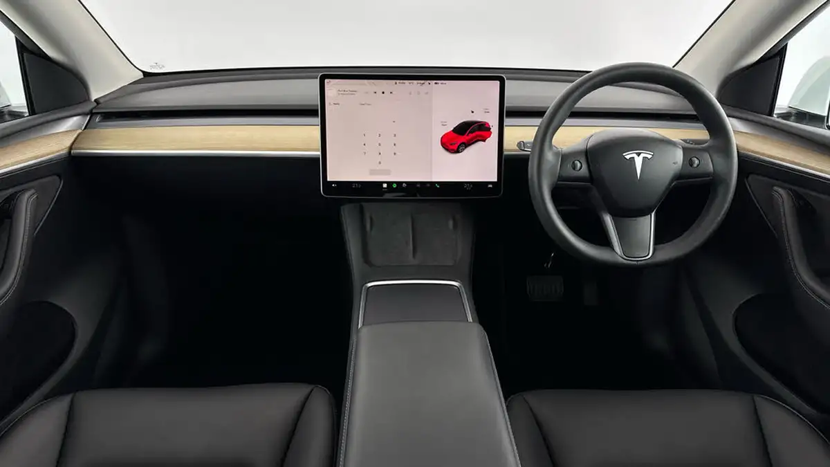 2022-tesla-model-y-e-long-range-big-10