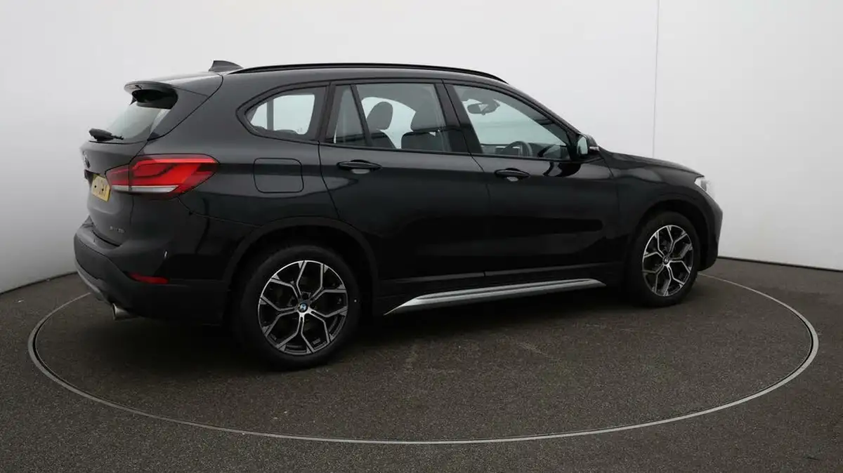 2021-bmw-x1-20-sdrive20i-xline-big-44