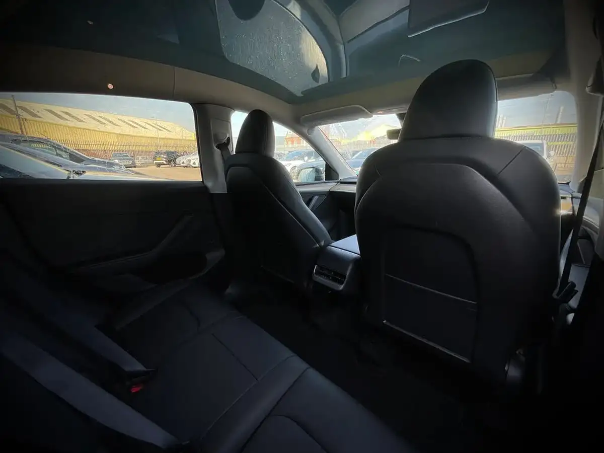 2022-tesla-model-y-e-long-range-big-9