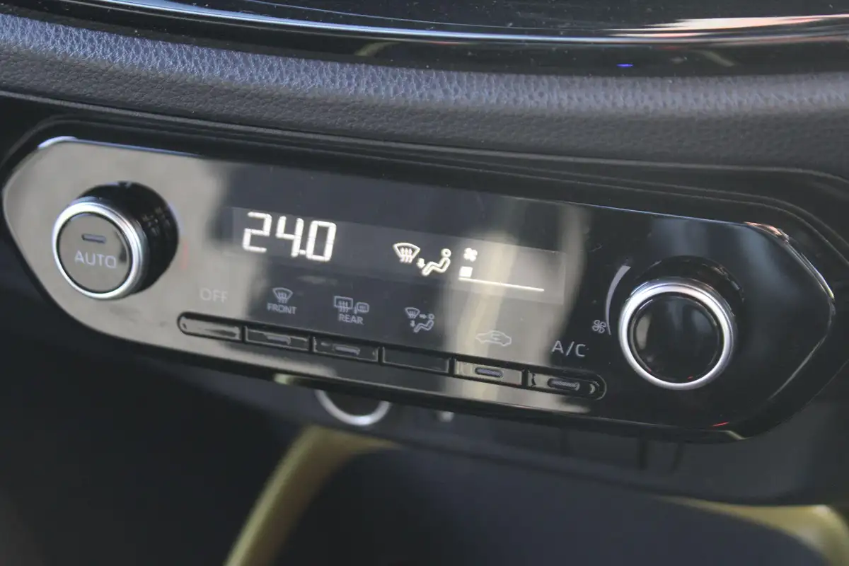 2023-toyota-aygo-x-10-vvt-i-edge-cvt-big-25