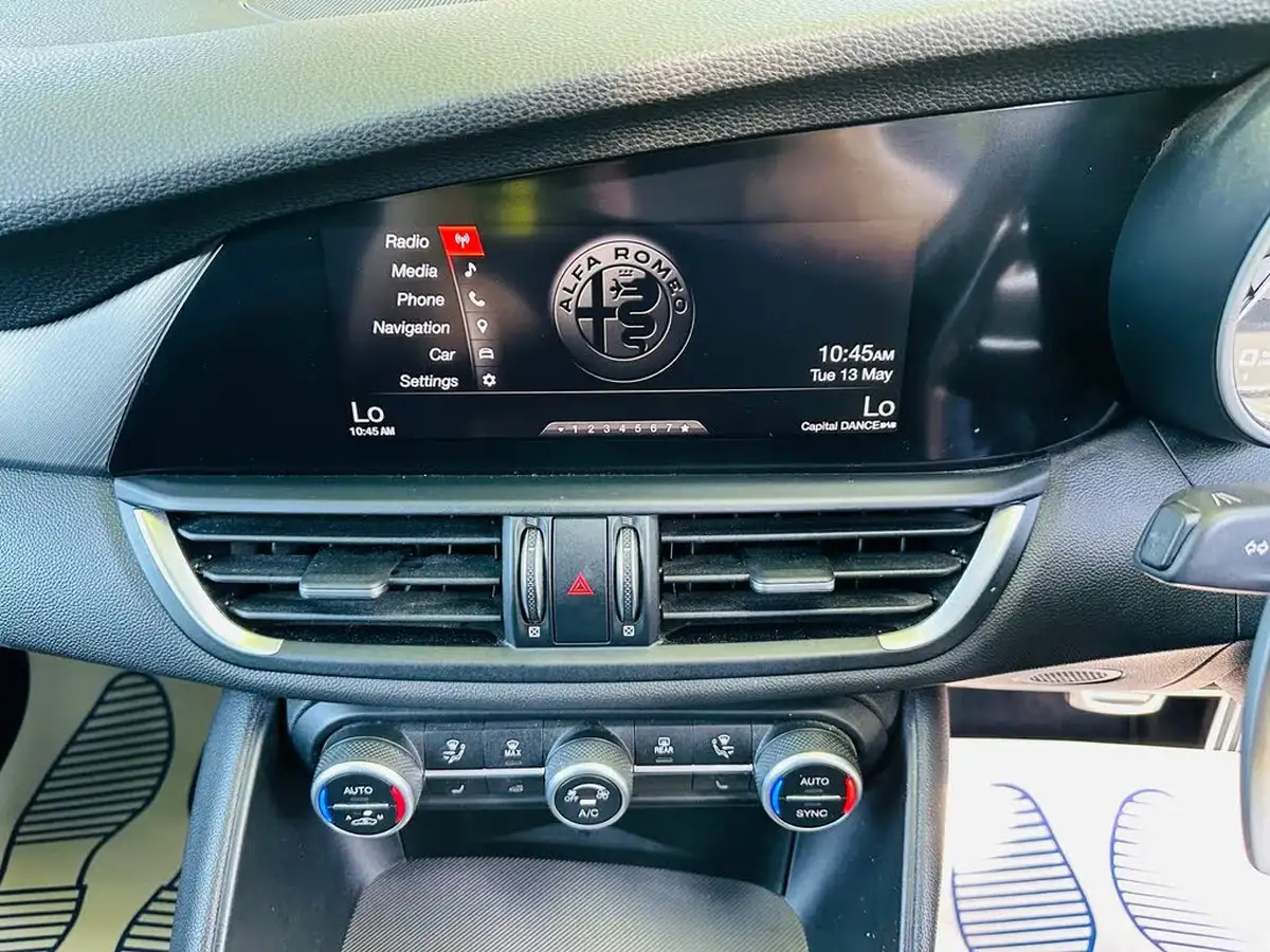 2019-alfa-romeo-giulia-20-veloce-big-11
