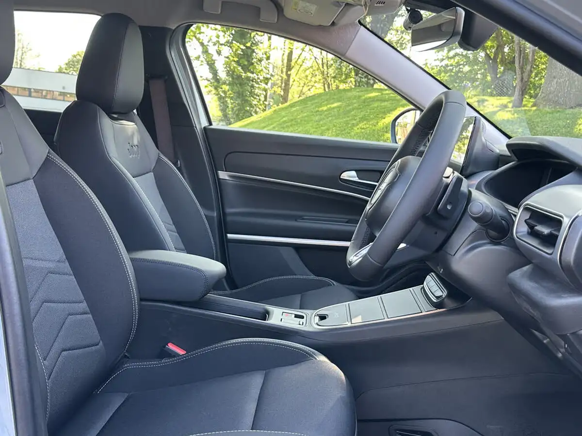 2025-jeep-avenger-12-gse-summit-e-hybrid-48v-auto-big-35