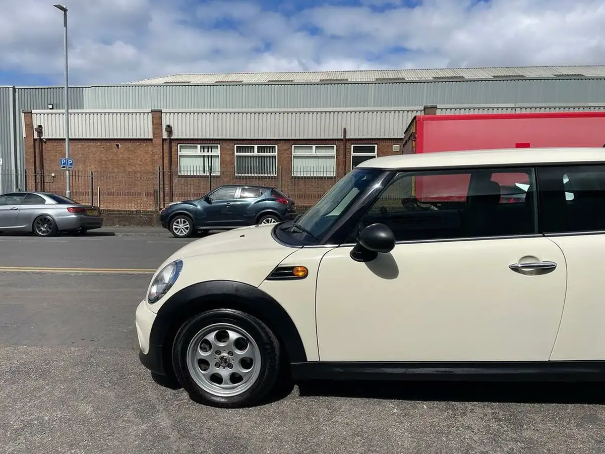 2011-mini-cooper-16-first-big-9