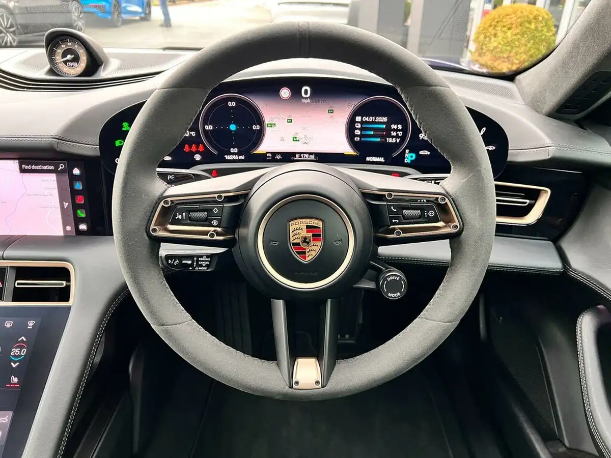2023-porsche-taycan-e-gts-big-15