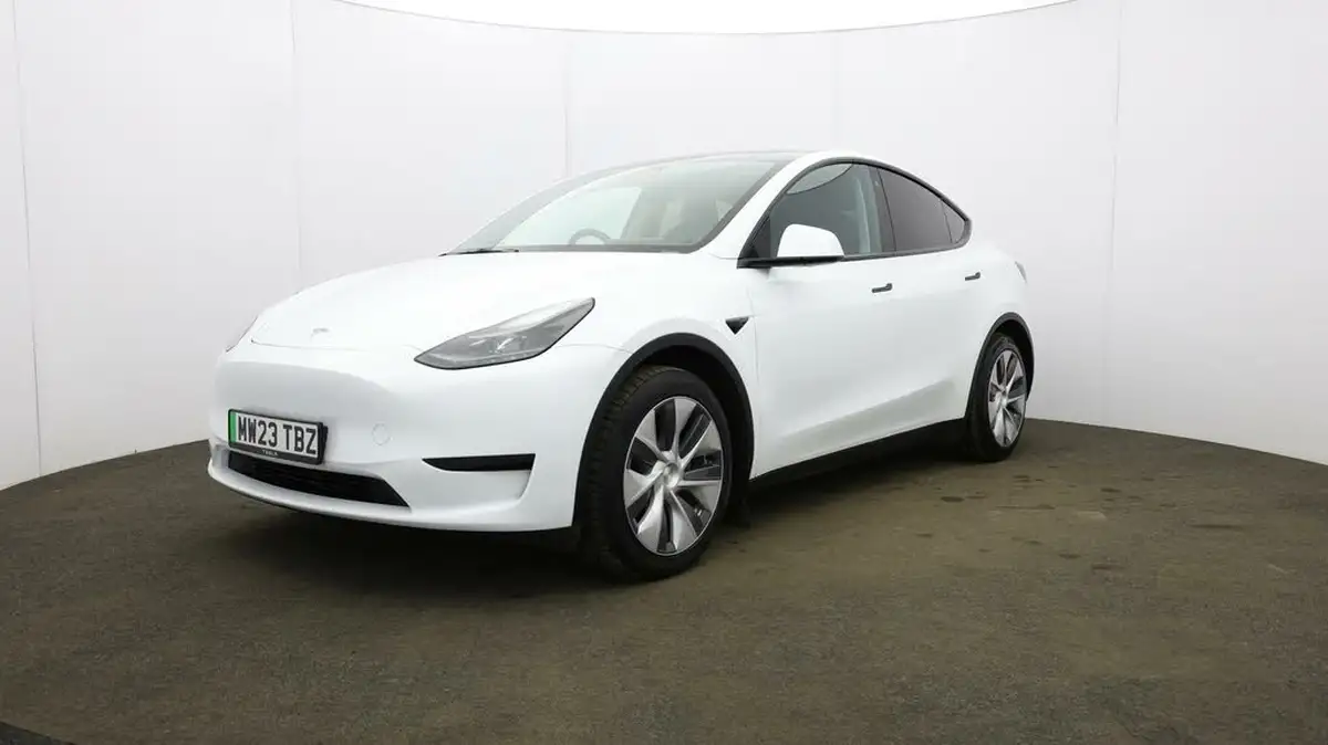 2023-tesla-model-y-e-rwd-big-36