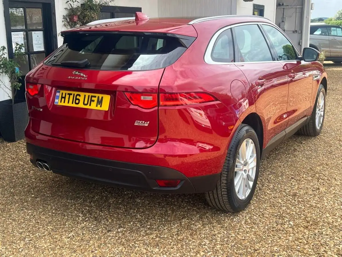 2016-jaguar-f-pace-20-i4d-portfolio-awd-auto-big-6