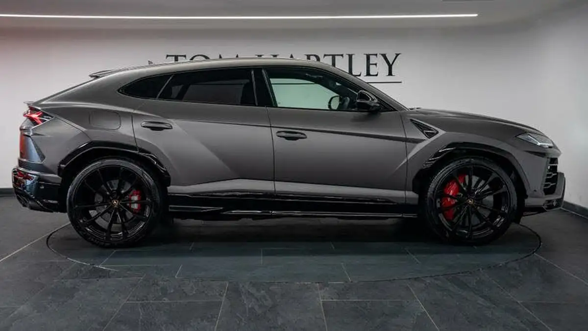 2021-lamborghini-urus-40-no-trim-big-7
