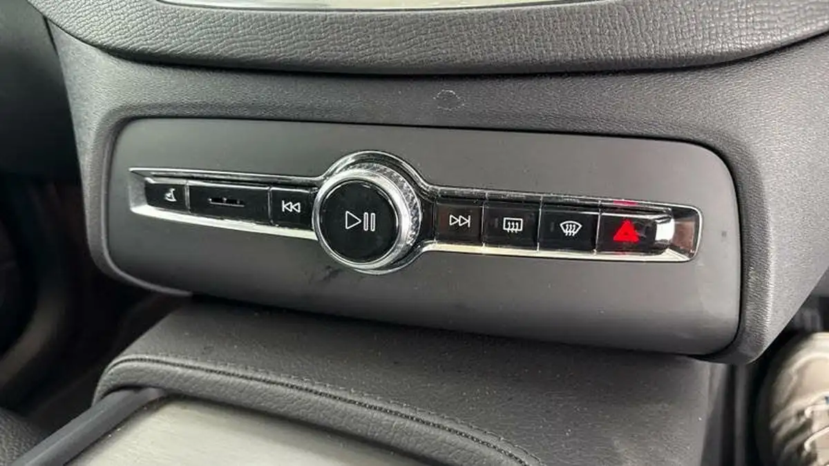 2022-volvo-xc90-20-b5-momentum-big-24