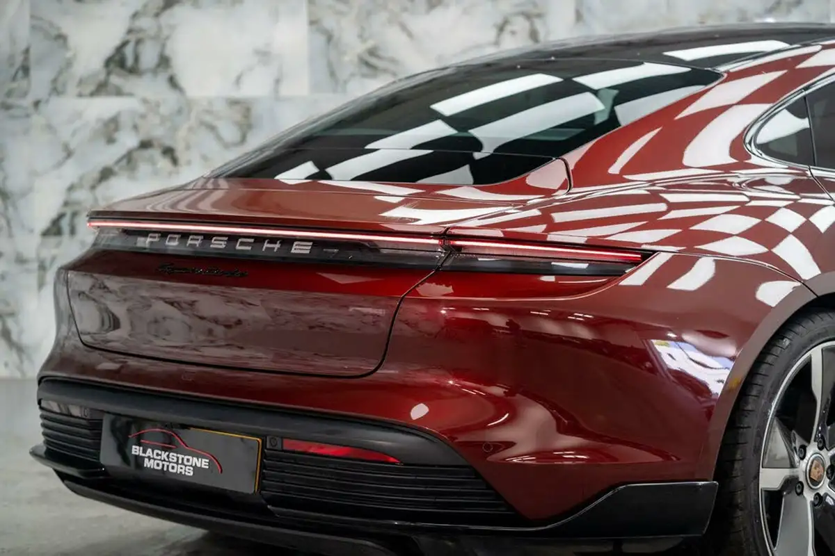 2020-porsche-taycan-e-turbo-big-42