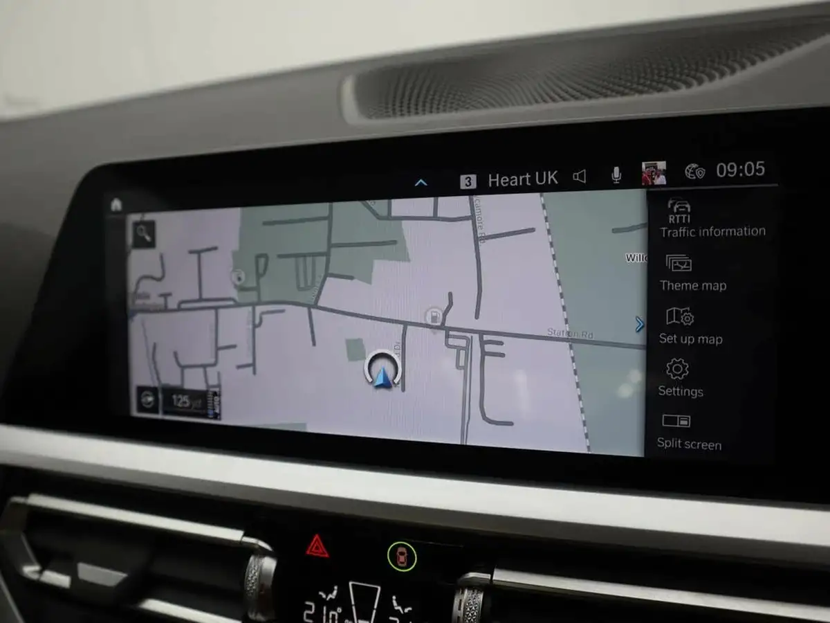2022-bmw-3-series-20-330e-sport-pro-saloon-4d-big-15