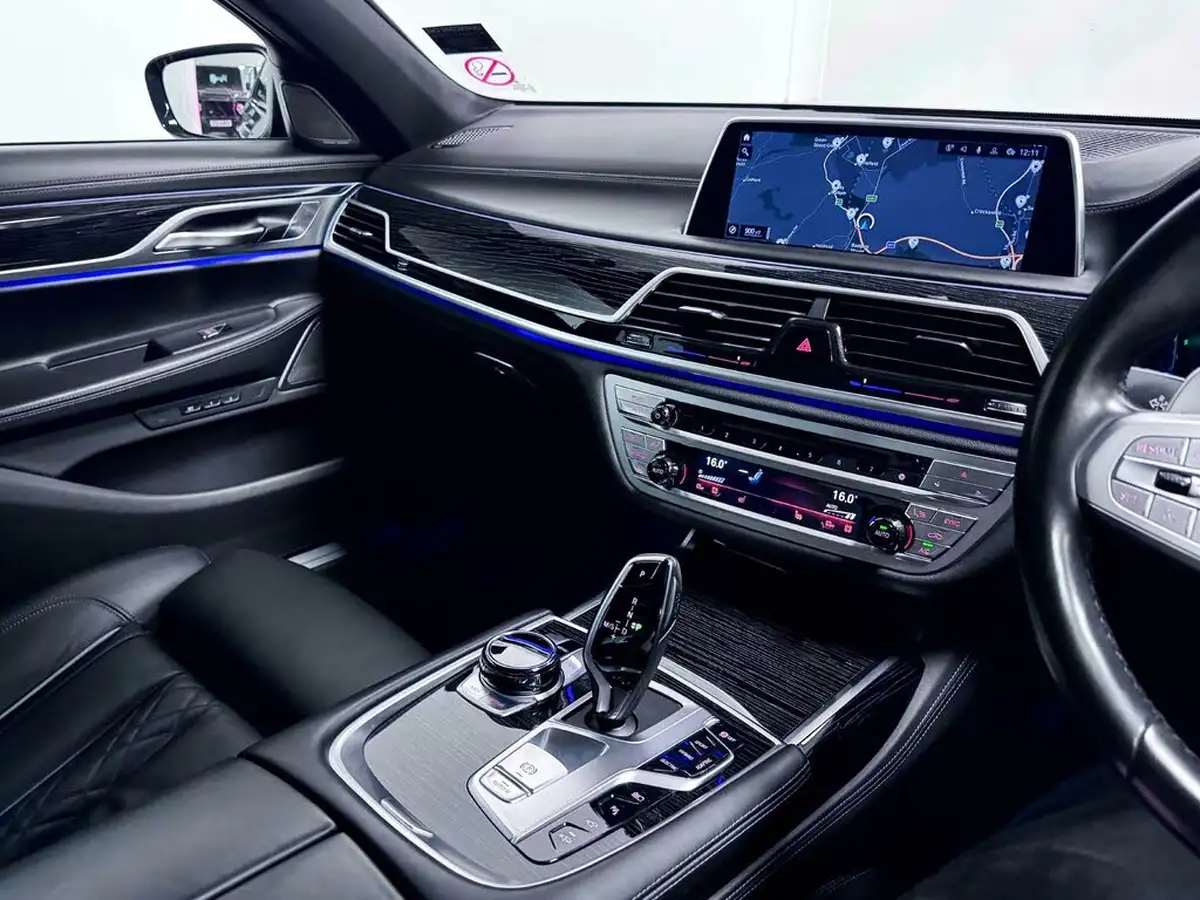 2022-bmw-7-series-30-745e-m-sport-big-24