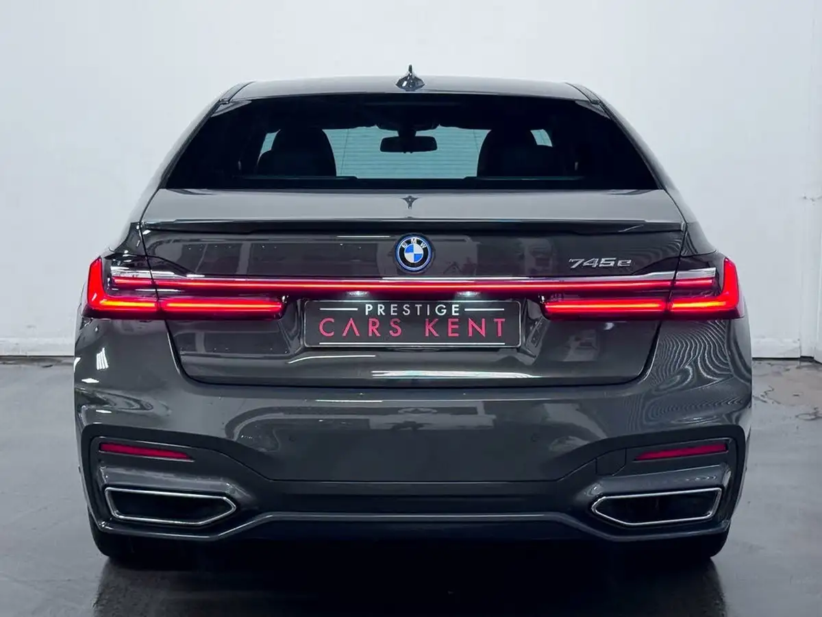 2022-bmw-7-series-30-745e-m-sport-big-5