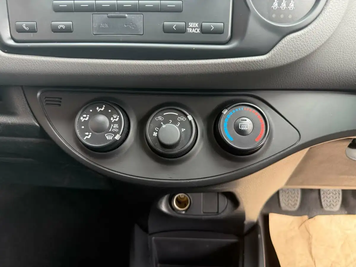 2018-toyota-yaris-10-vvt-i-active-71bhp-big-30