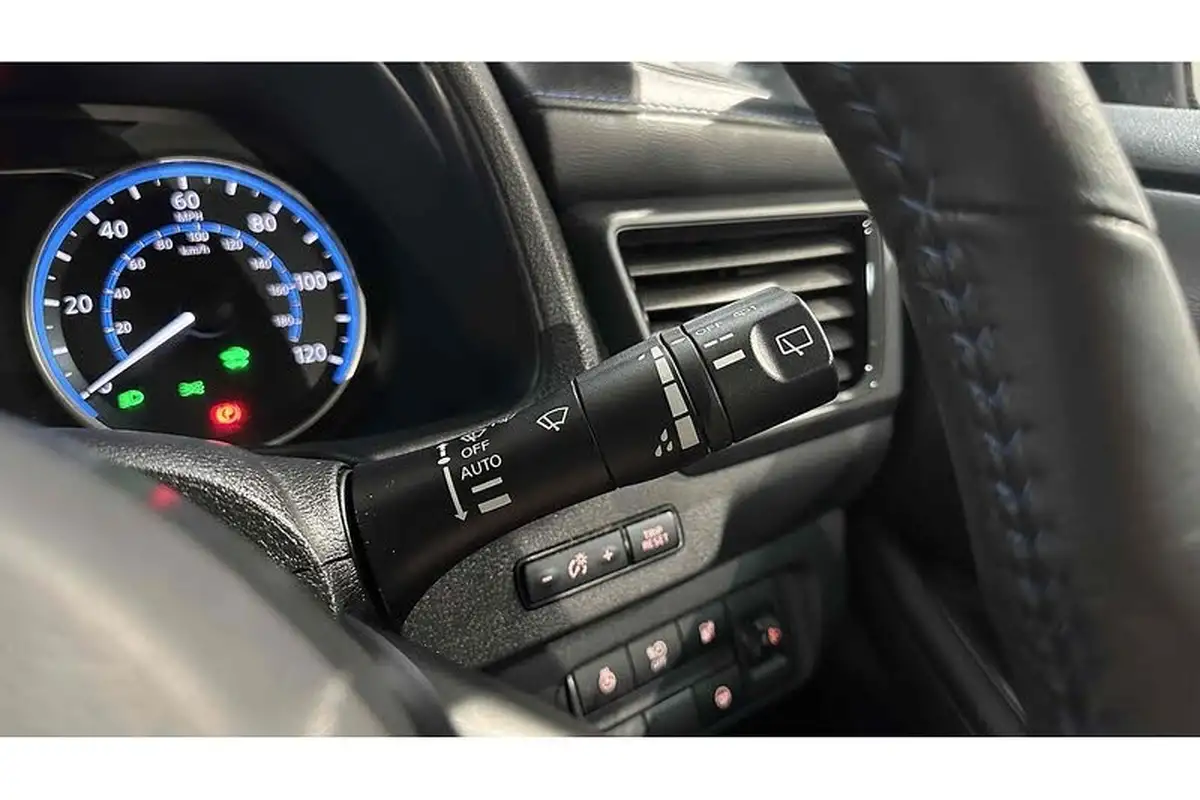 2024-nissan-leaf-e-tekna-39kwh-big-28