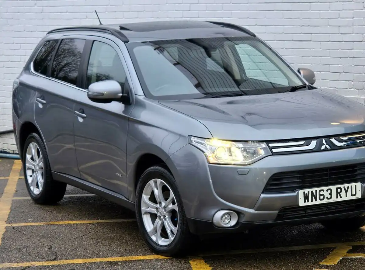 2013-mitsubishi-outlander-22di-d-gx4-big-19
