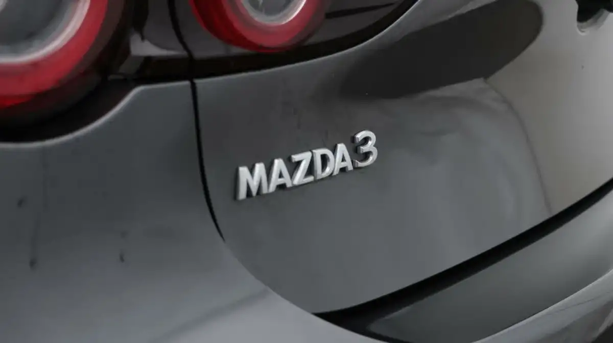 2023-mazda-mazda3-20-sport-lux-186ps-hatchback-5d-big-21