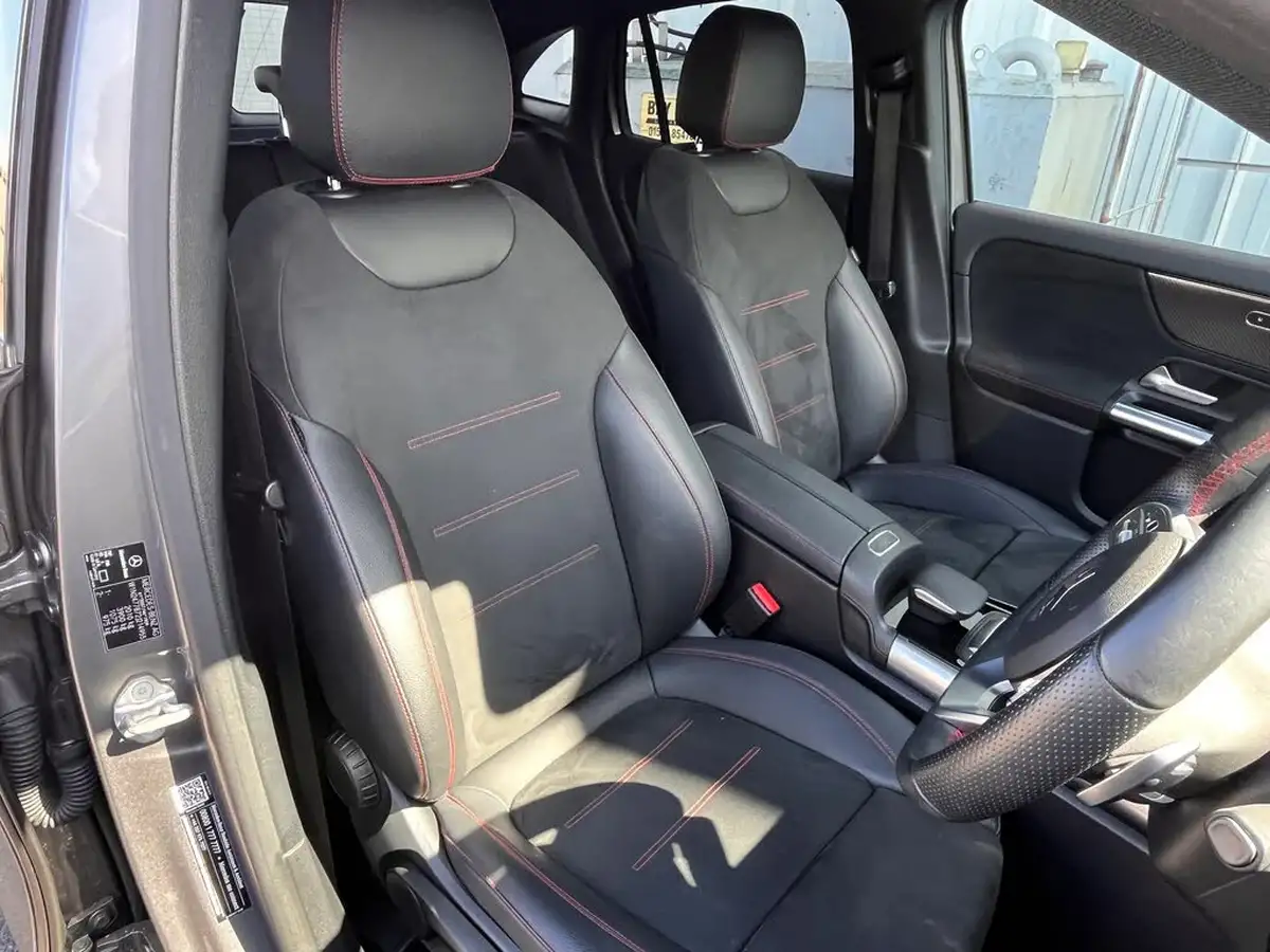 2021-mercedes-benz-gla-class-13-gla-200-amg-line-big-8