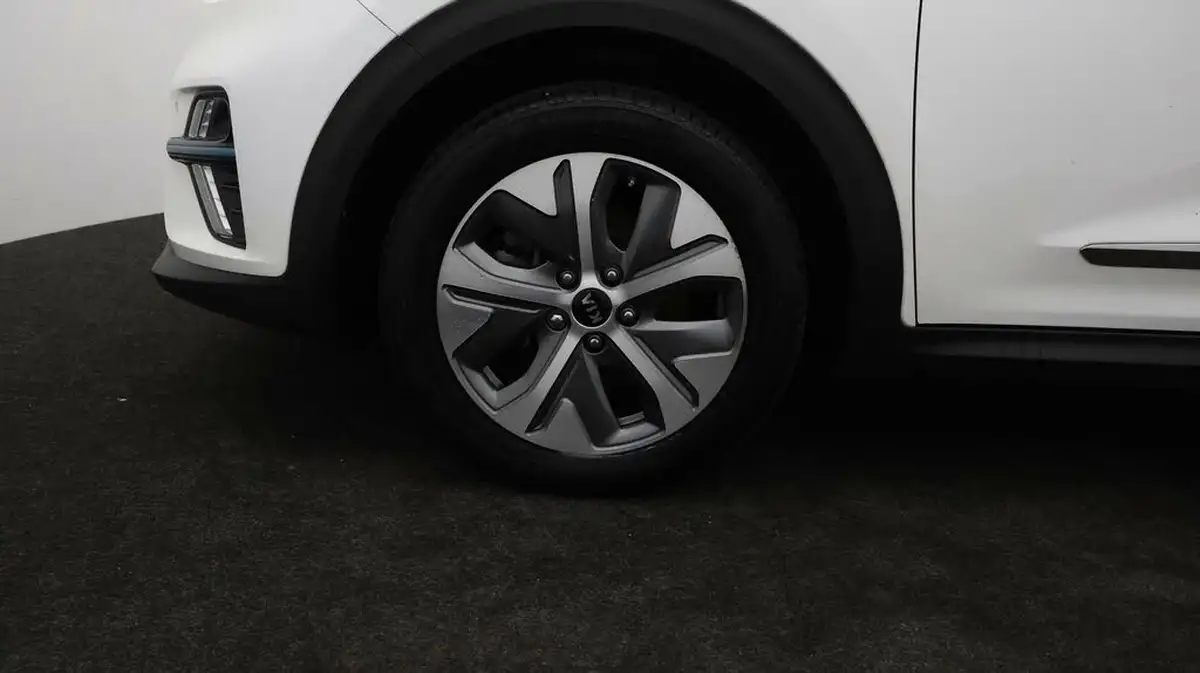 2020-kia-e-niro-ev-first-edition-big-17