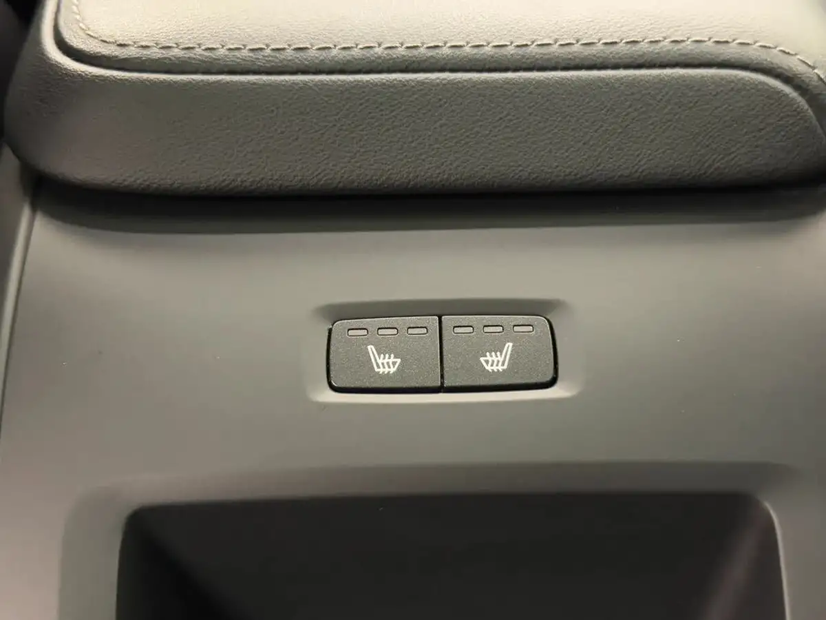 2022-volvo-xc60-20-t8-ultimate-dark-big-11