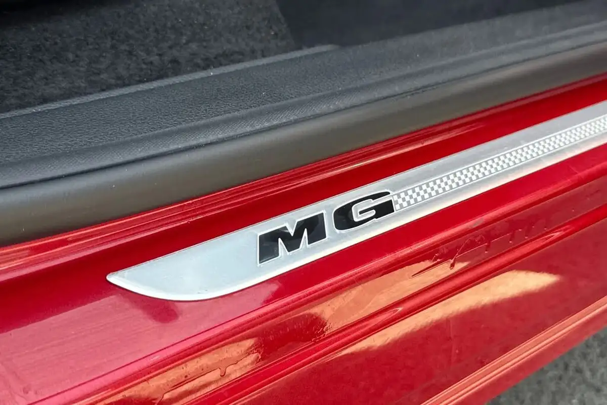 2024-mg-hs-15t-gdi-se-162ps-1490cc-dct-big-39