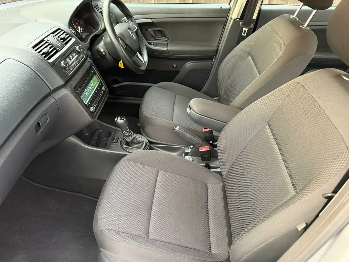 2015-skoda-fabia-12-elegance-hatchback-dsg-big-9