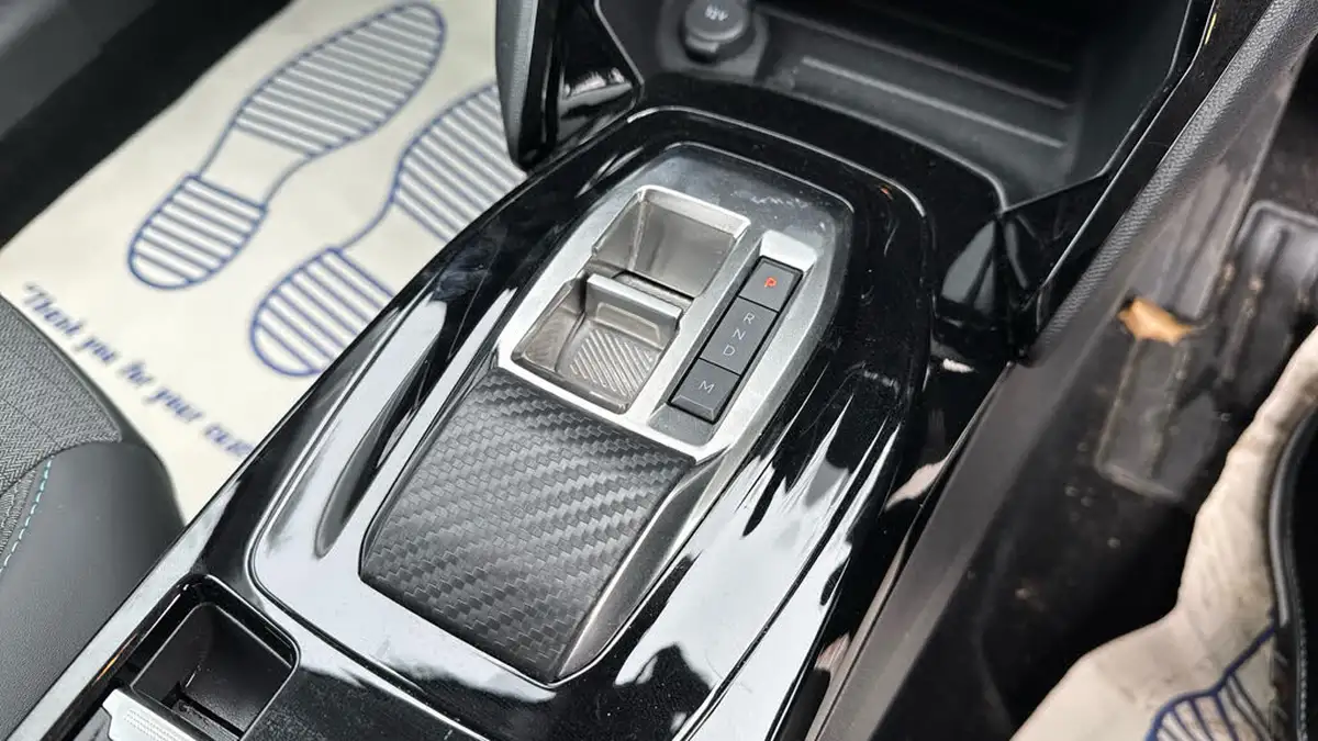 2023-peugeot-208-12-puretech-allure-premium-130ps-eat8-big-19