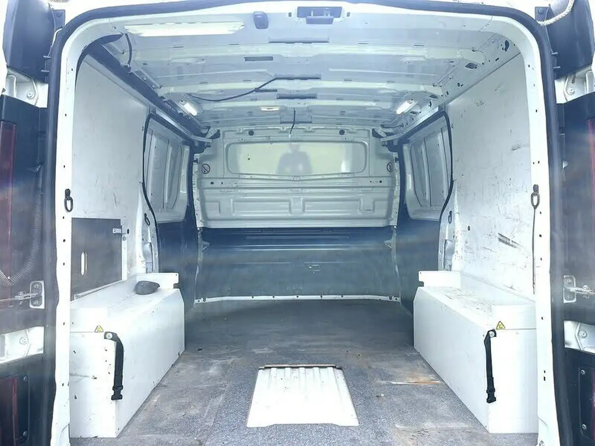 2017-vauxhall-vivaro-16cdti-2900-l1h1-95pseu6-ss-ecoflex-panel-van-big-32