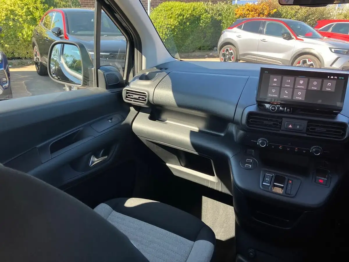 2024-citroen-berlingo-e-plus-m-size-big-35