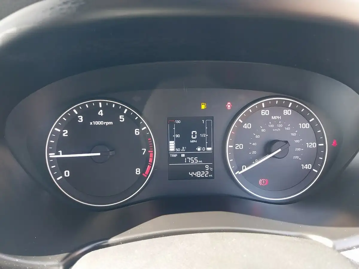 2018-hyundai-i20-10-t-gdi-se-coupe-3d-big-14