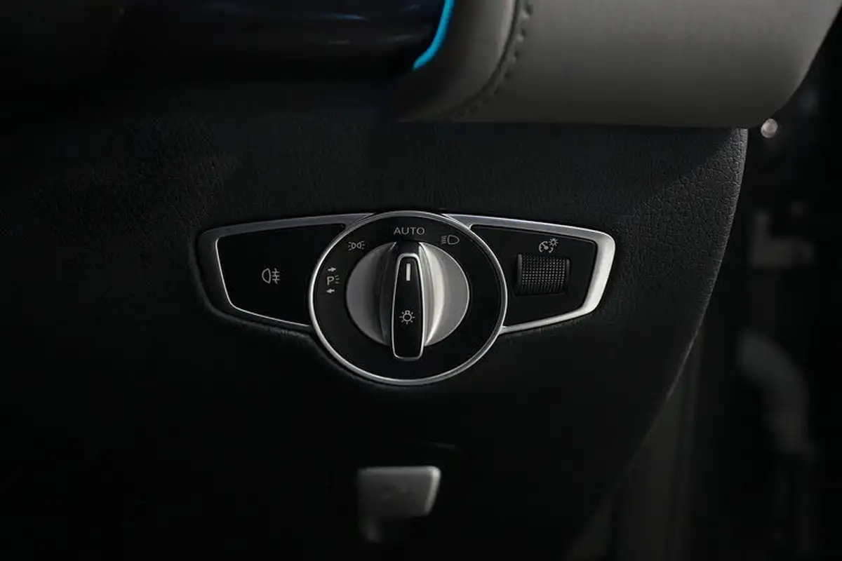 2021-mercedes-benz-eqc-e-eqc-400-amg-line-premium-big-35