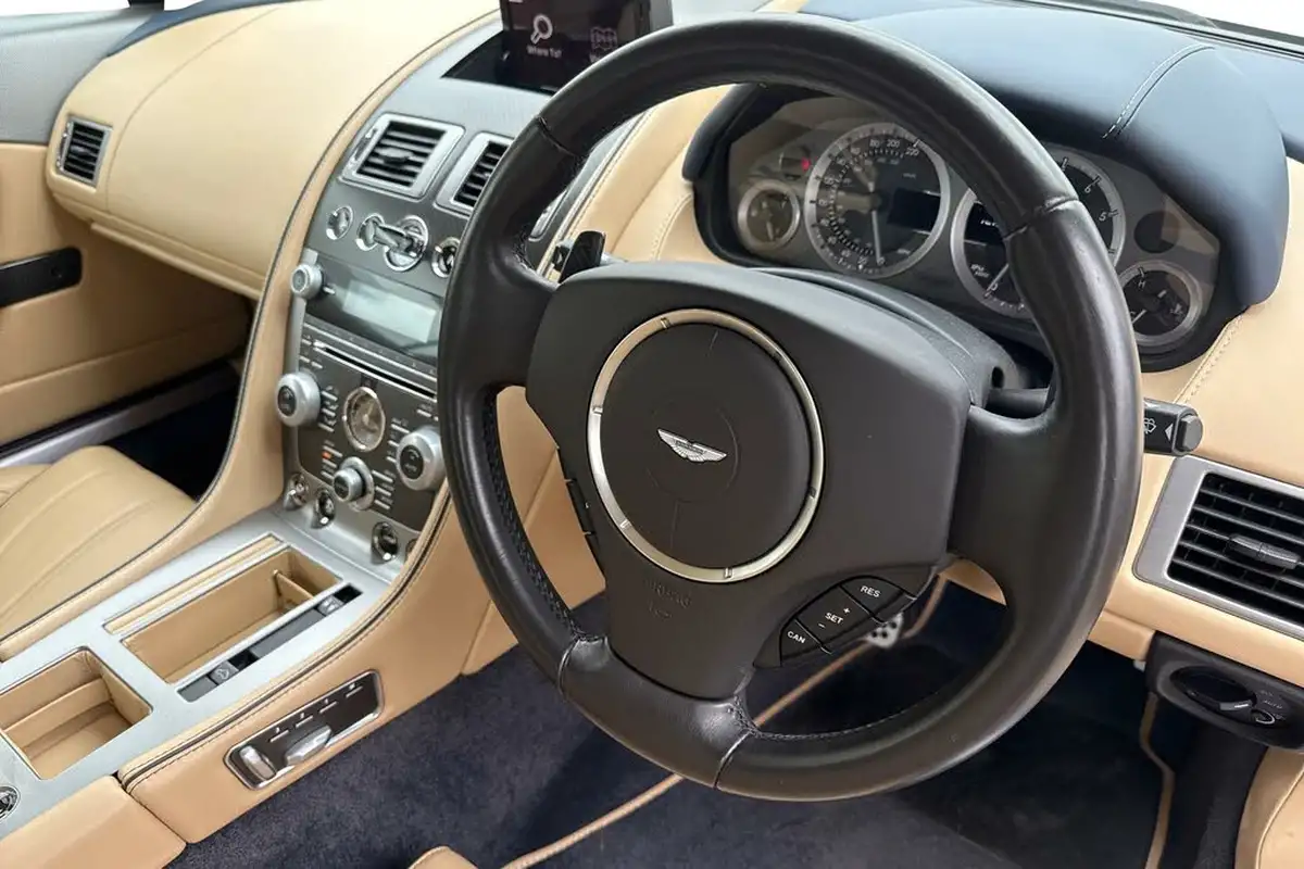 2015-aston-martin-db9-59-volante-big-2