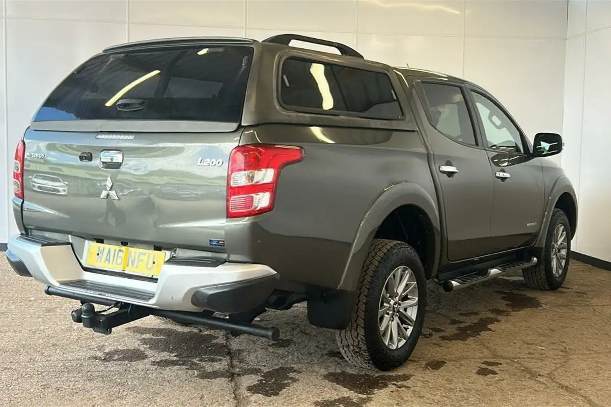 2016-mitsubishi-l200-24di-d-warrior-big-3