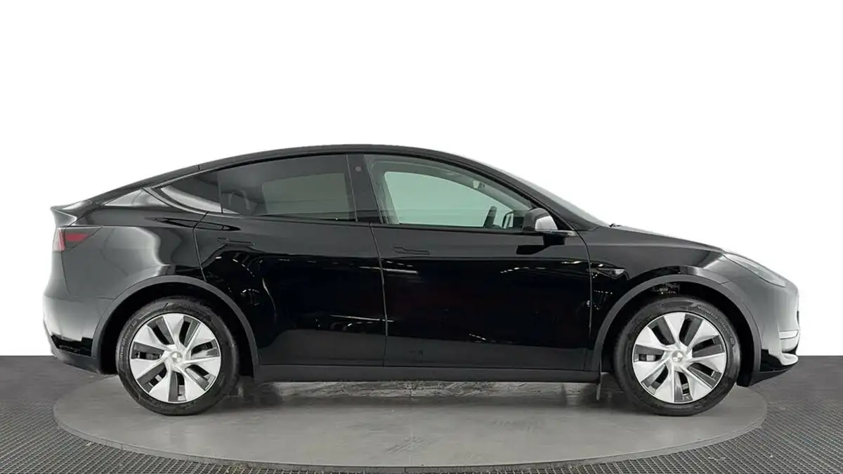 2024-tesla-model-y-e-long-range-306bhp-awd-big-2