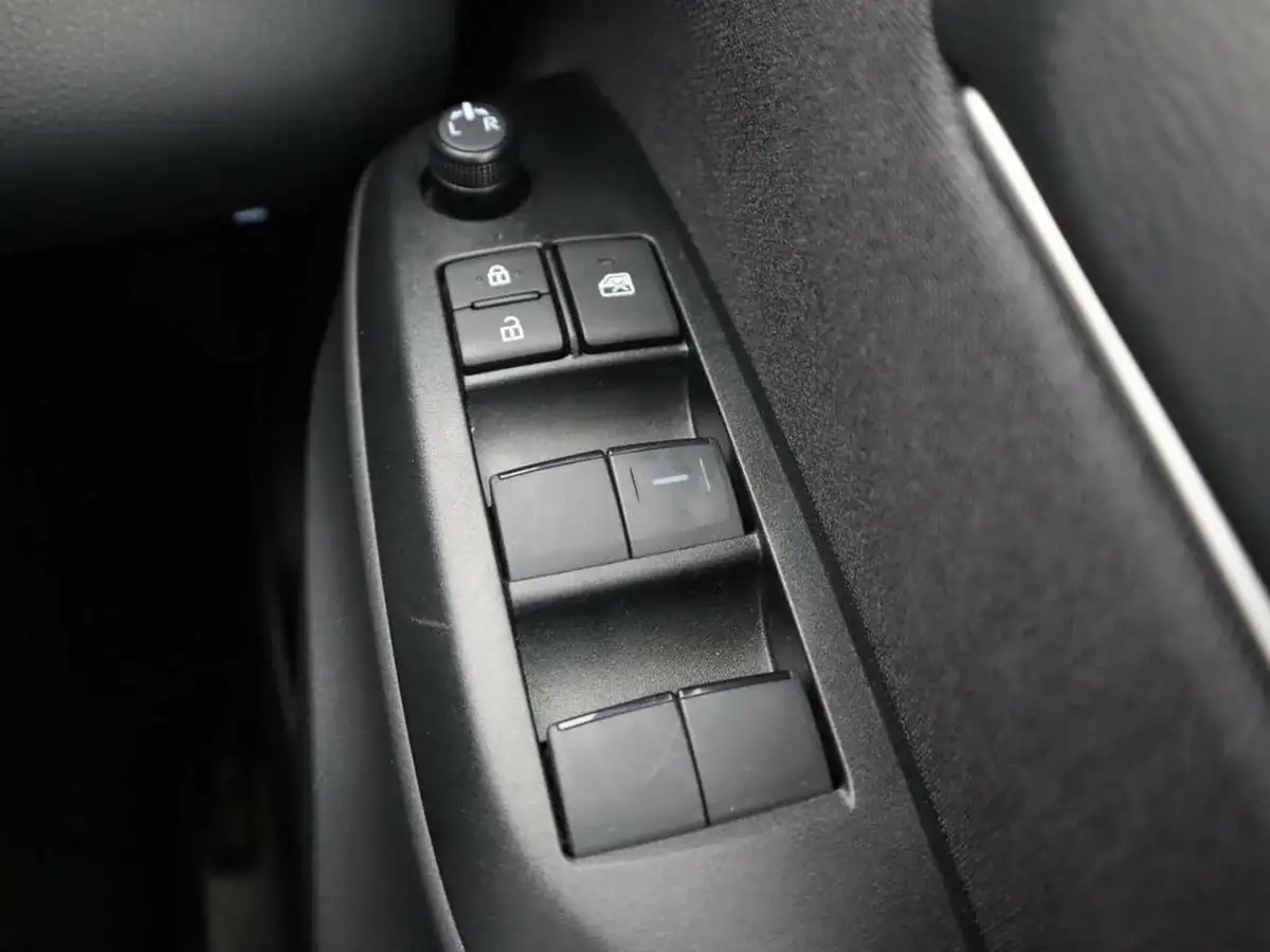 2024-toyota-yaris-15-vvt-i-icon-big-23