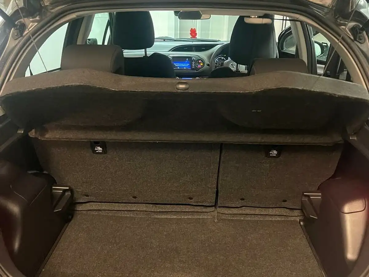 2019-toyota-yaris-15-vvt-i-icon-tech-98bhp-hybrid-1497cc-e-cvt-big-17