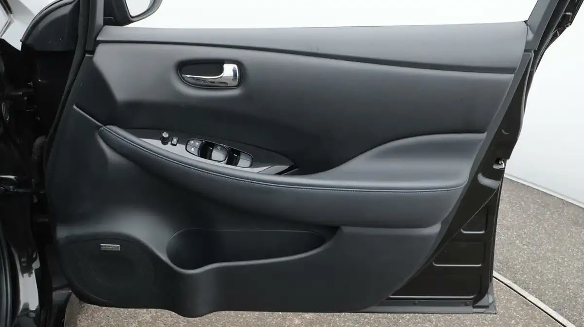 2021-nissan-leaf-e-tekna-big-15