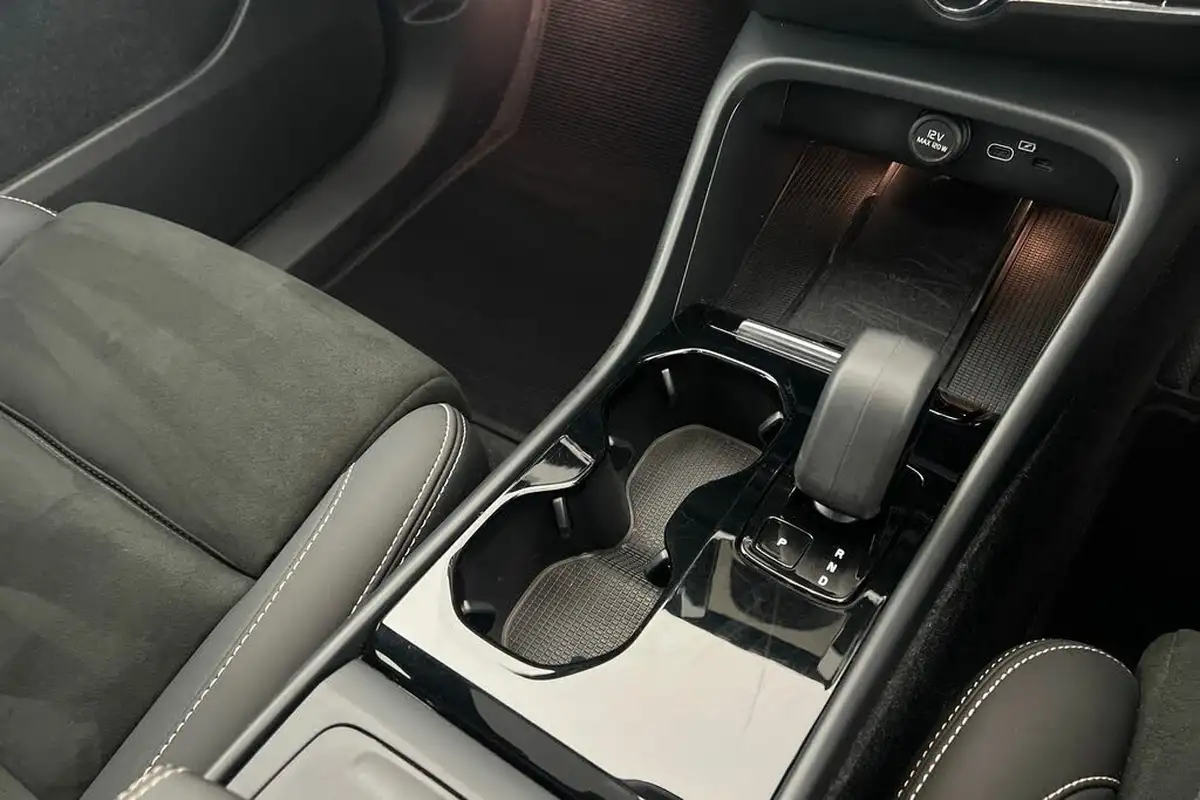 2022-volvo-c40-e-twin-recharge-pro-big-12
