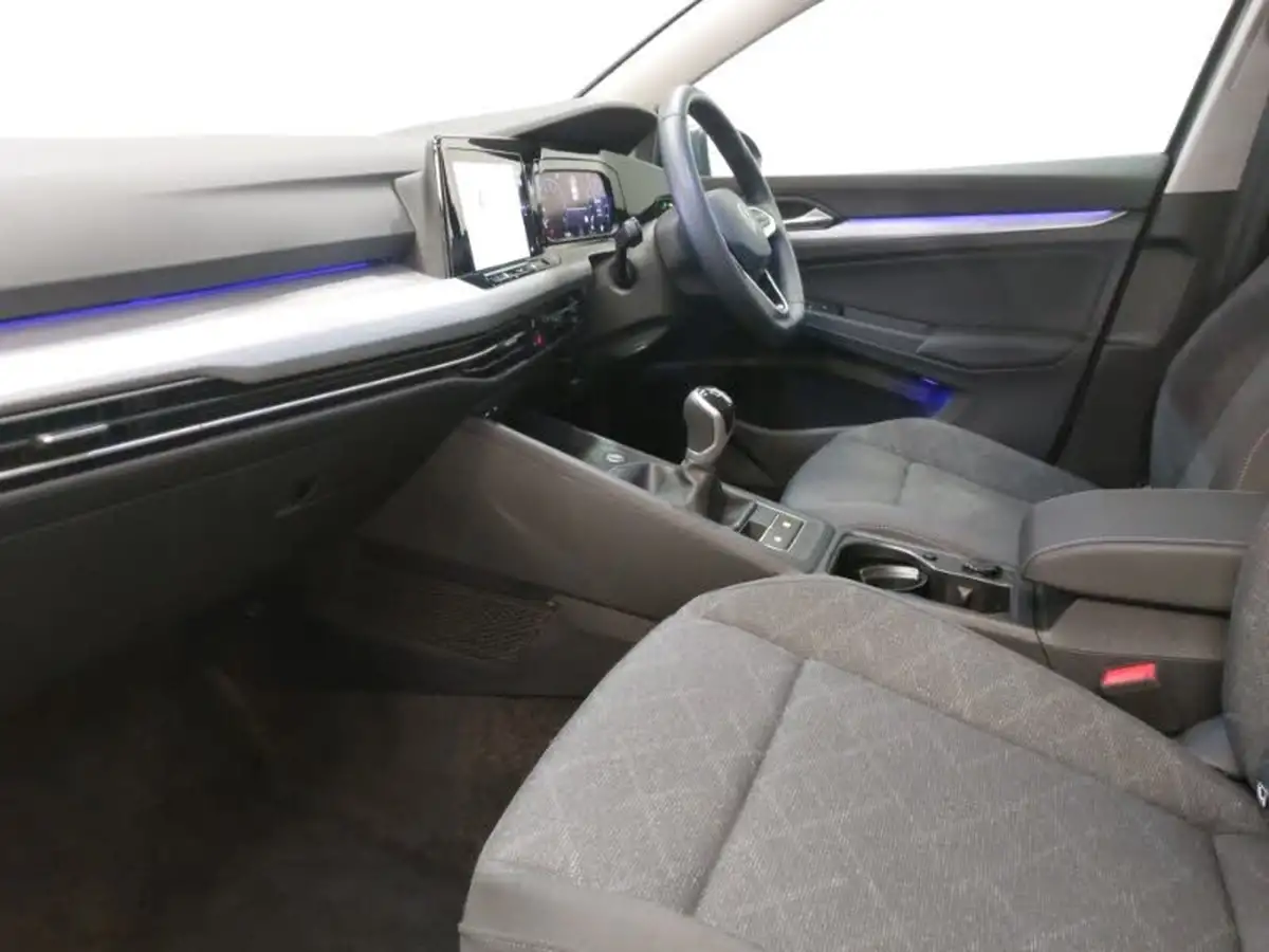 2024-volkswagen-golf-10-tsi-life-hatchback-big-4