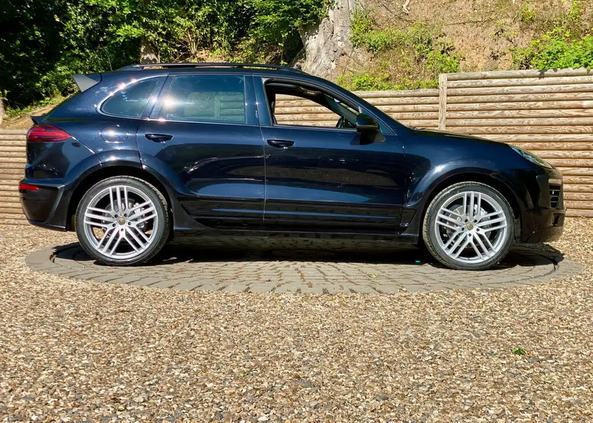 2015-porsche-cayenne-36-s-big-27