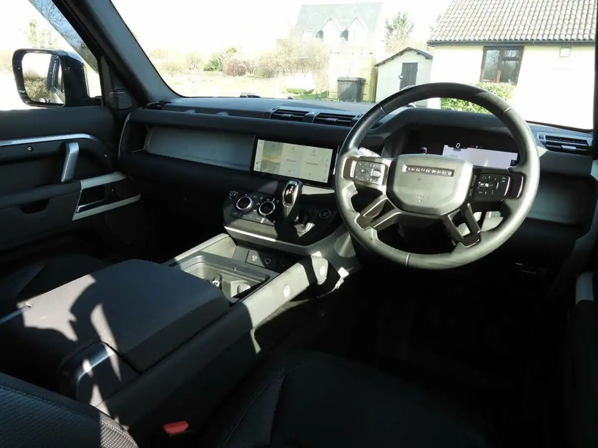 2023-land-rover-110-defender-30-d250-x-dynamic-s-big-30