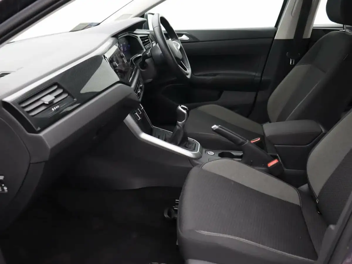 2022-volkswagen-polo-10-life-big-8